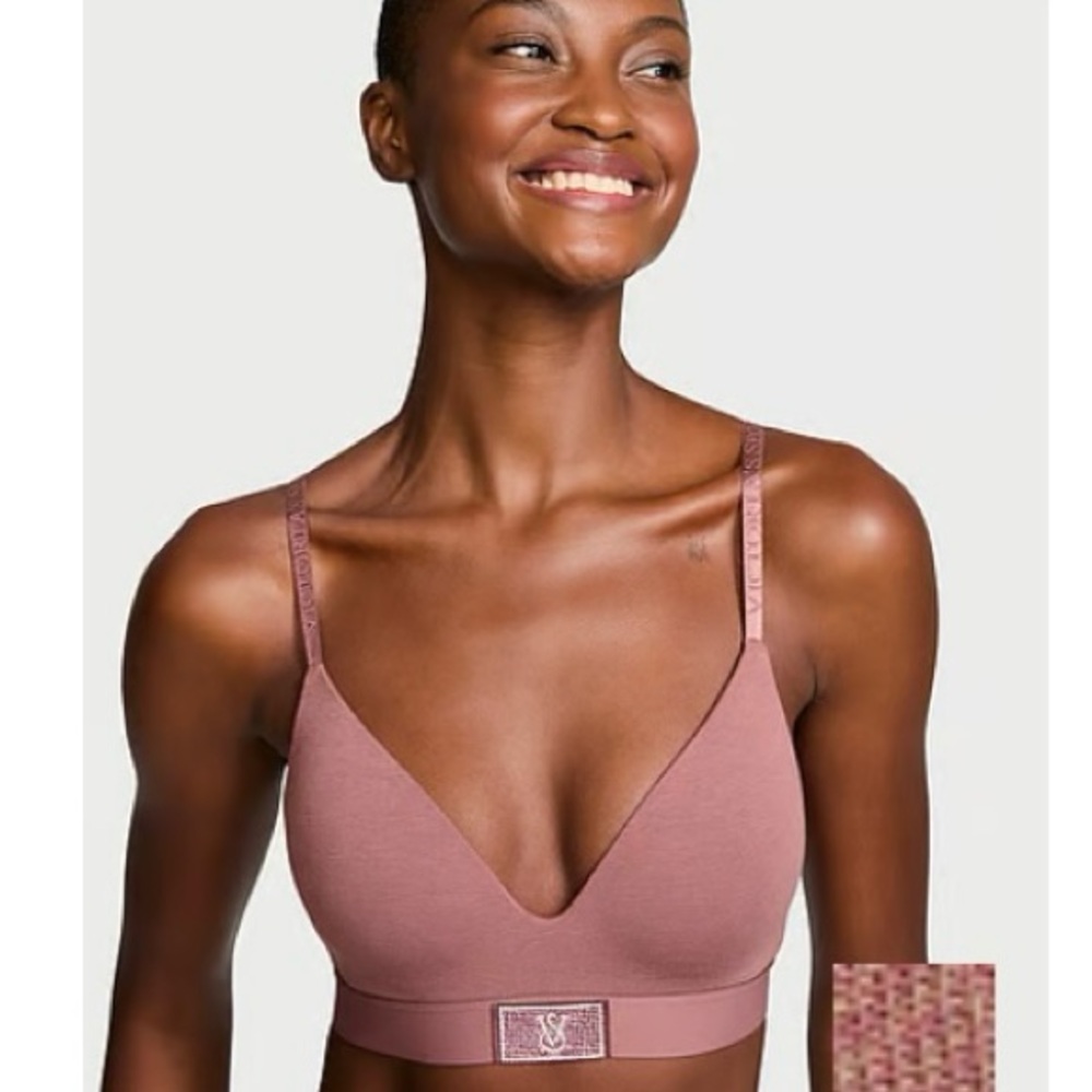 NWT Victoria’s Secret T-Shirt Shine Patch Lightly Lightly Lined Wireless Bra 32A
